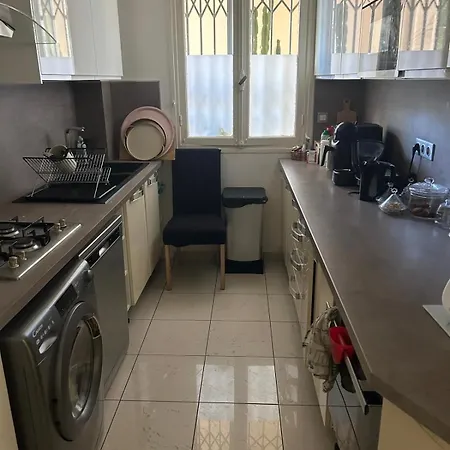 Elegant In With A Private Garden Apartament